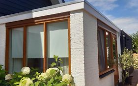 Modern en sfeervol appartement aan zee met airco